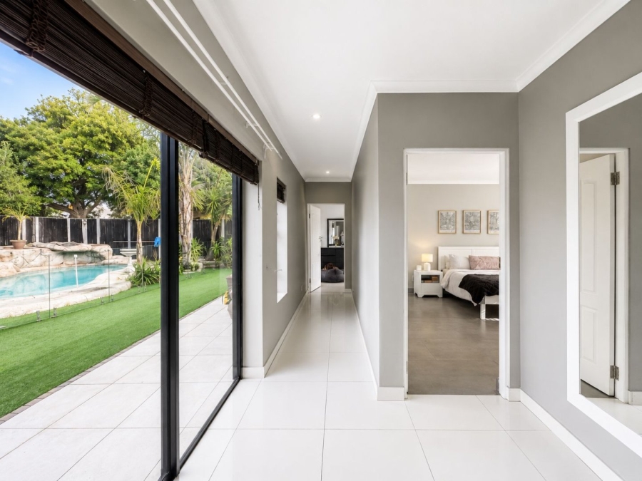 4 Bedroom Property for Sale in Flamingo Vlei Western Cape
